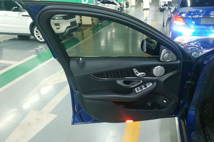 奔驰C级 2018款 C 180 L 时尚型运动版中控内饰7007