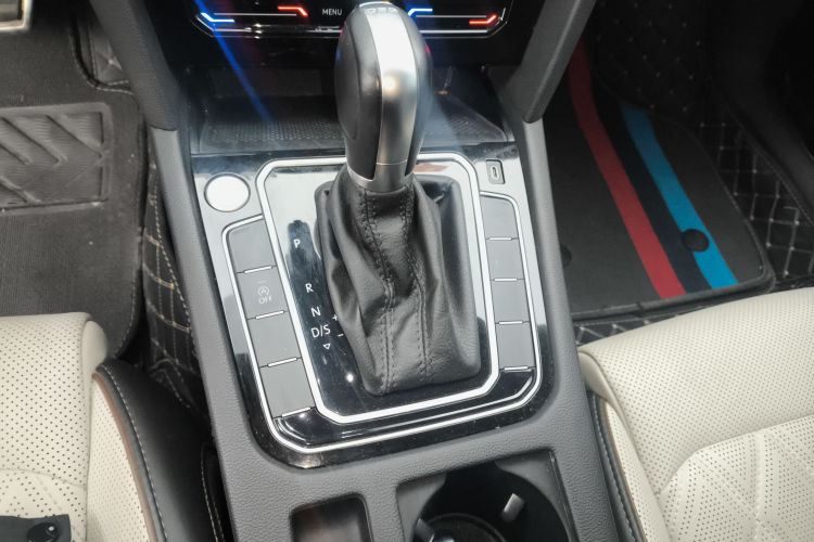 大众 迈腾 2023款 200万辆纪念版 330TSI DSG豪华型局部细节18