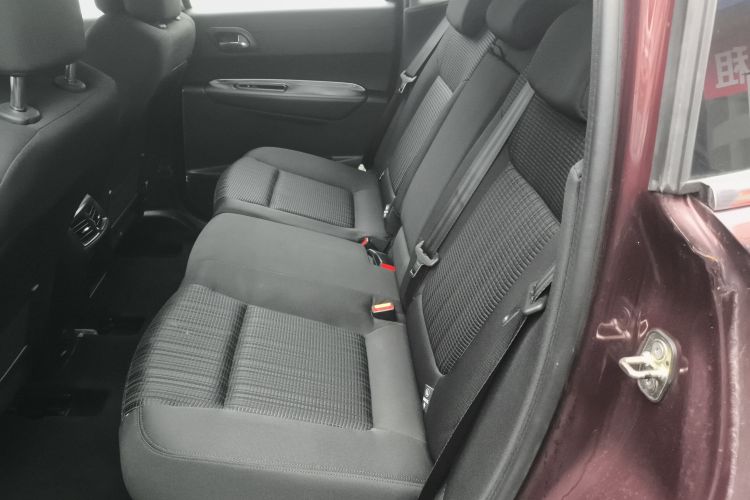 标致3008 2016款 2.0L 自动经典版中控内饰21