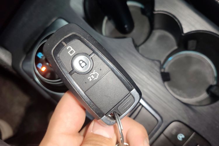 福特 福克斯 2020款 三厢 EcoBoost 180 自动锋潮型中控内饰11