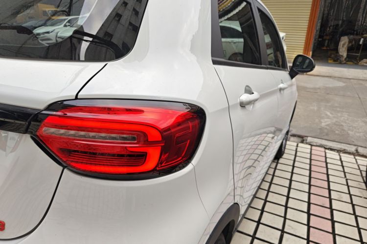 零跑汽车 零跑T03 2025款 403舒享版车身外观9