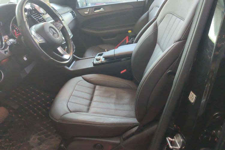 奔驰GLE 2018款 GLE 320 4MATIC 豪华型臻藏版局部细节19