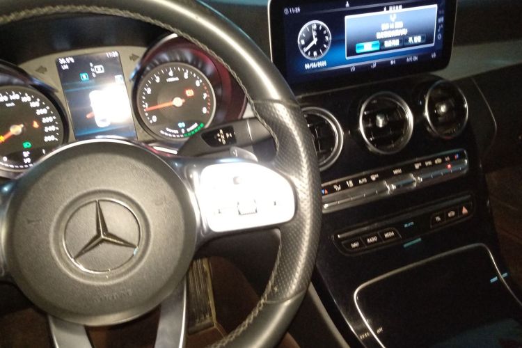 奔驰C级 2019款 C 260 运动版中控内饰18