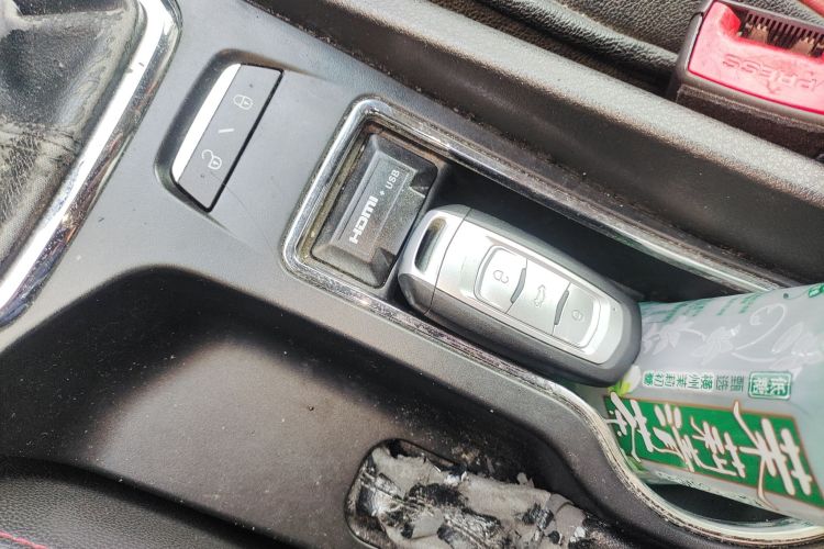 吉利汽车 帝豪 2015款 三厢 1.5L 手动向上版中控内饰11