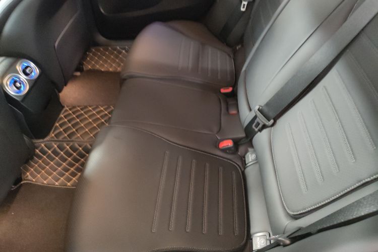 奔驰C级 2023款 改款 C 260 L 运动版中控内饰7004