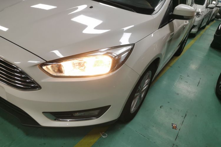 福特 福克斯 2015款 三厢 EcoBoost 125 自动超能风尚型局部细节36