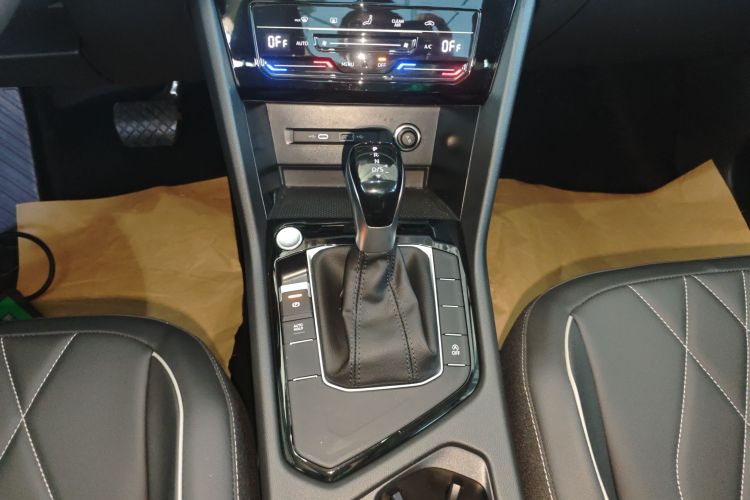 大众 途观L 2024款 300TSI 自动两驱智享版中控内饰18