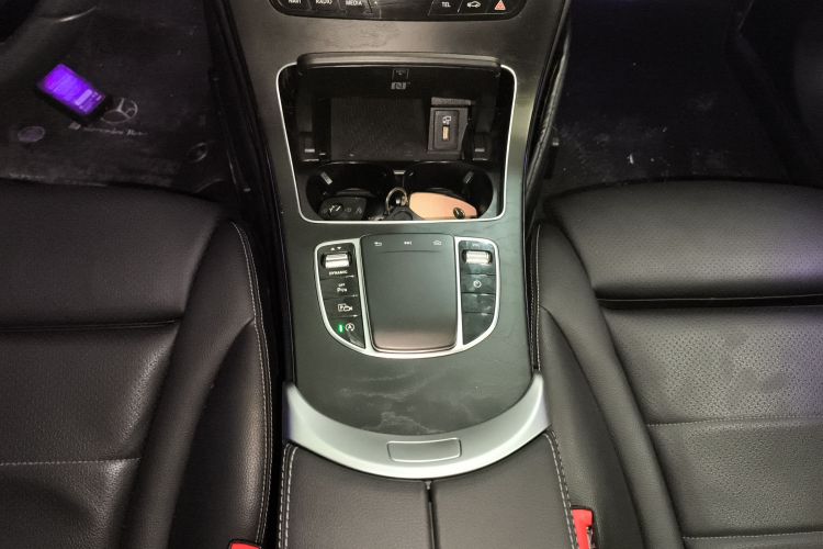 奔驰C级 2019款 改款 C 260 L 运动版局部细节18