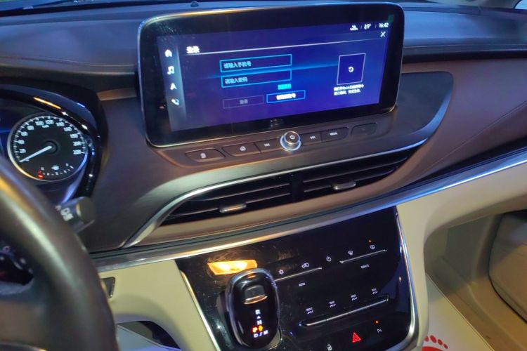 别克GL8 2022款 陆上公务舱 652T 豪华型中控内饰16