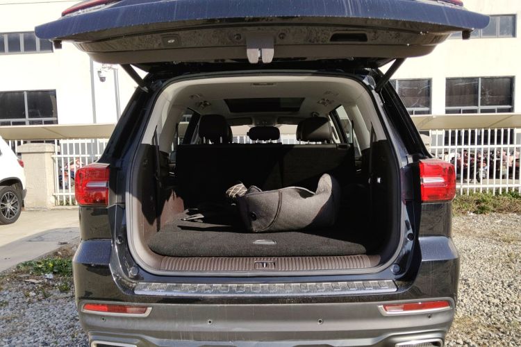 荣威RX8 2019款 30T 智联网两驱超群旗舰版机舱底盘23