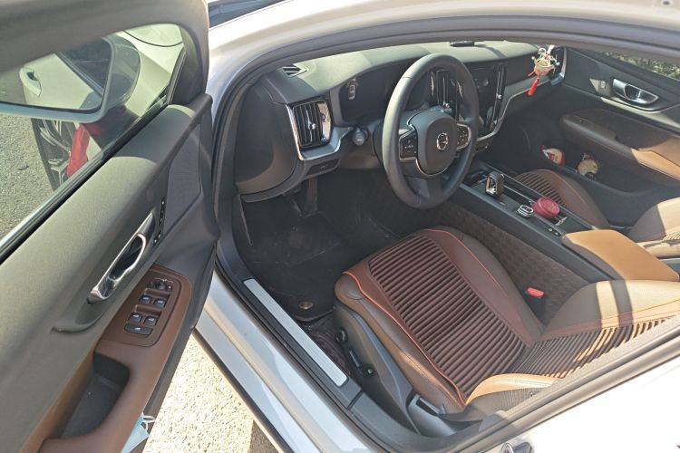 沃尔沃S60 2025款 B4 智逸豪华版中控内饰20