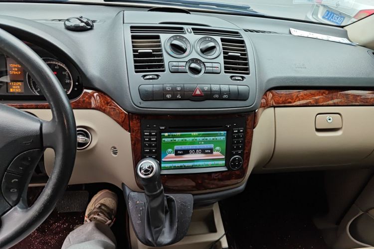 奔驰 唯雅诺 2013款 3.0L 舒适版中控内饰16