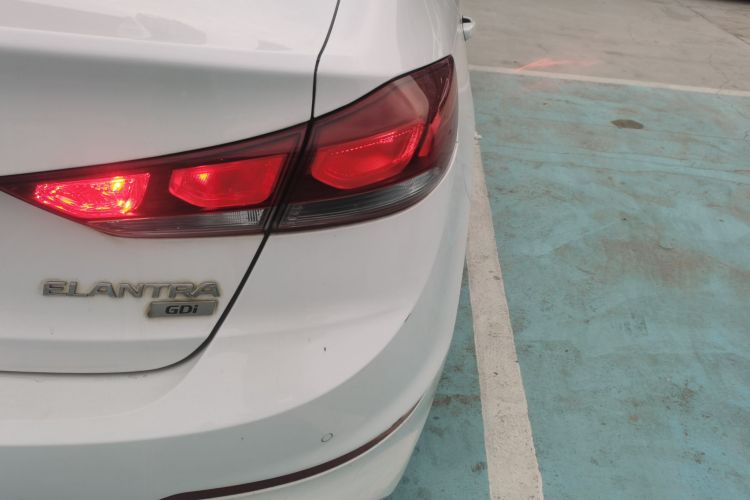 现代 领动 2016款 1.6L 自动智炫·精英型车身外观9