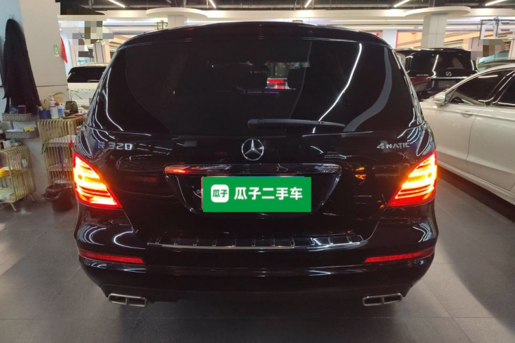 奔驰R级 2017款 R 320 4MATIC 商务型臻藏版车身外观6