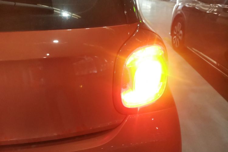 smart forfour 2018款 0.9T 66千瓦先锋版车身外观9