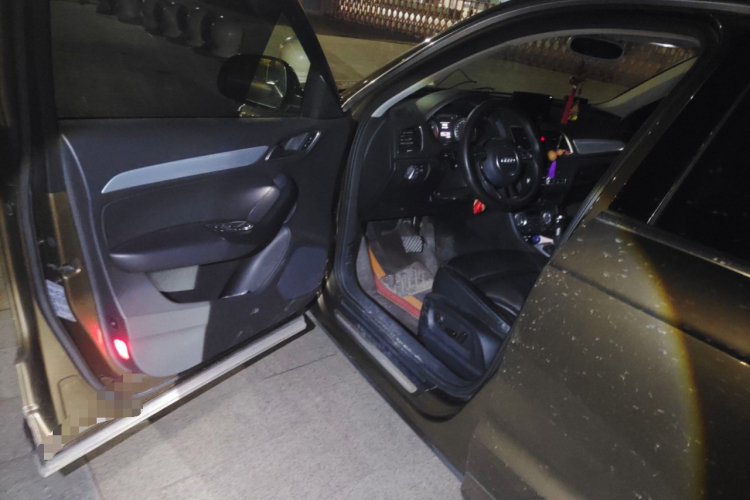 奥迪Q3 2015款 35 TFSI 舒适型中控内饰20