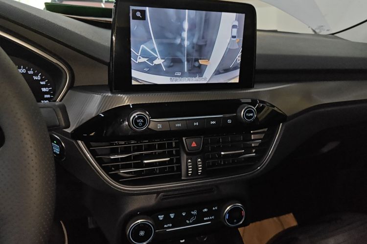 福特 福克斯 2020款 三厢 EcoBoost 180 自动锋潮型局部细节16