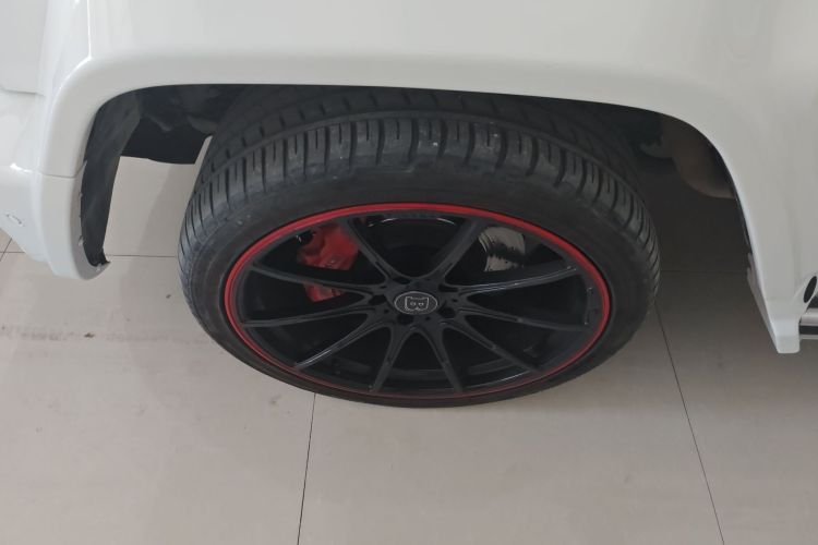 奔驰G级（平行进口） G550 自动4.0T V8 车身外观35