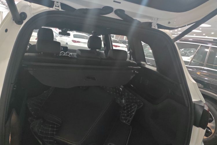 奔驰GLB 2023款 GLB 220 动感型机舱底盘23