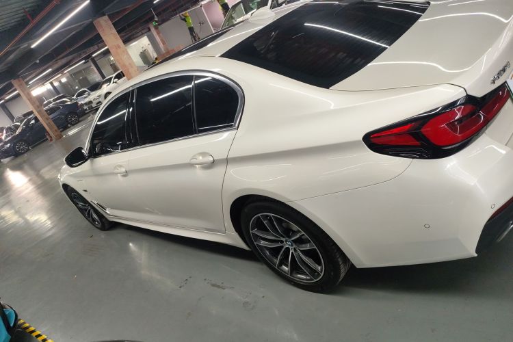 宝马5系新能源 2022款 改款二 535Le 先锋版M运动套装车身外观4