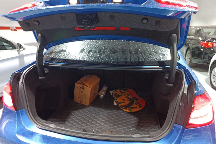 宝马3系 2017款 320Li M运动型局部细节23