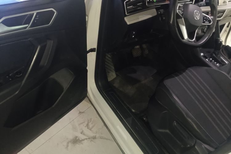 大众 途观L 2022款 330TSI 自动两驱舒享版中控内饰7003