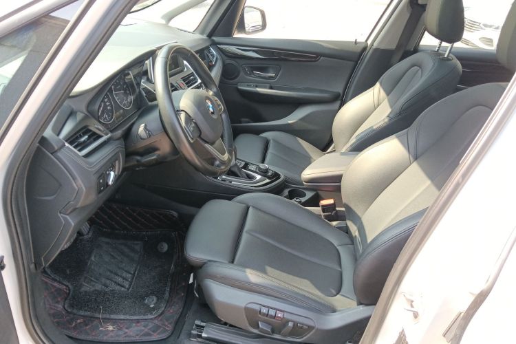 宝马2系旅行车 2016款 218i 运动设计套装中控内饰19