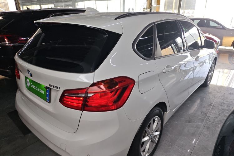 宝马2系旅行车 2016款 218i 时尚型车身外观7