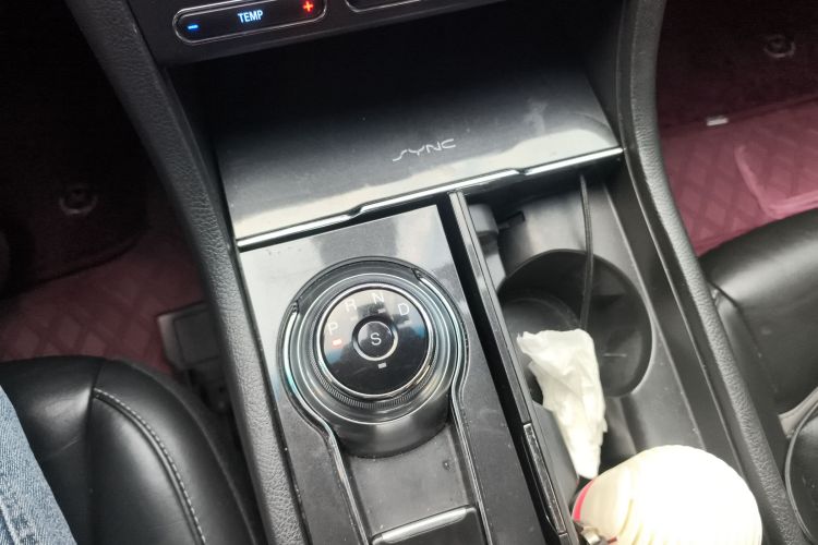 福特 金牛座 2015款 EcoBoost 325 V6旗舰型中控内饰18