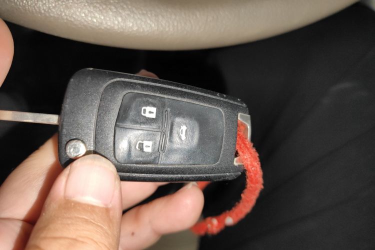 别克 英朗 2013款 GT 1.6L 自动时尚版中控内饰11