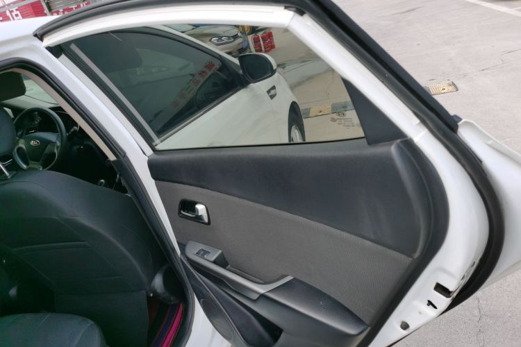 起亚K2 2015款 三厢 1.4L MT GLS中控内饰7006