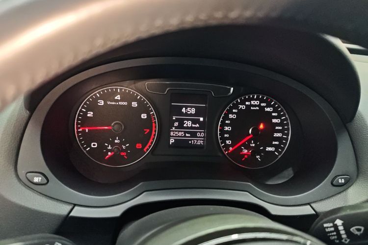 奥迪Q3 2018款 30周年年型 35 TFSI 时尚型中控内饰14