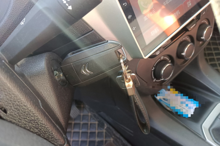 雪铁龙 爱丽舍 2018款 改款 1.6L 手动时尚型中控内饰7001