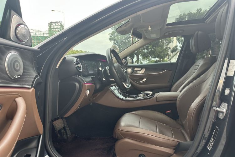 奔驰E级 2016款 E 300 L 运动时尚型中控内饰19