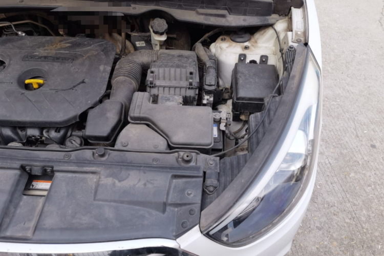 北京现代ix35 2015款 2.0L 自动两驱舒适型 国V机舱底盘26