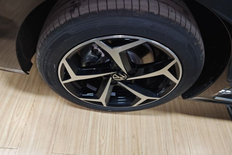 大众 帕萨特 2025款 出众款 380TSI 星空龙腾版车身外观6007