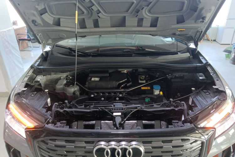 奥迪Q4 e-tron 2023款 40 e-tron 创境版机舱底盘24