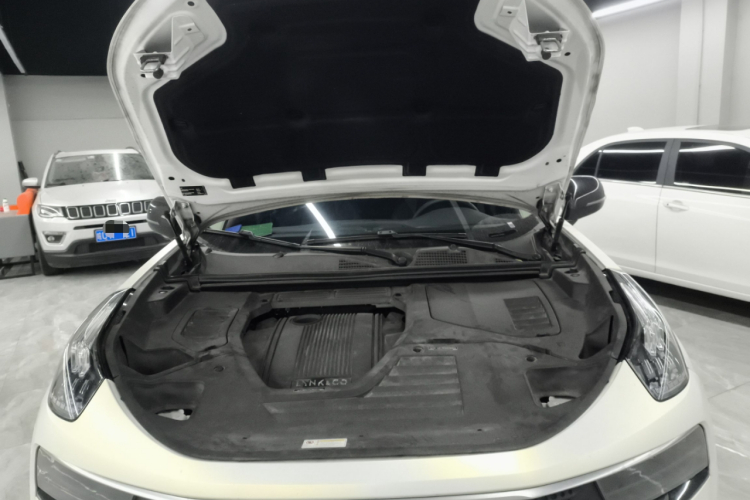 领克01 EM-P 2019款 1.5T PHEV Pro机舱底盘24