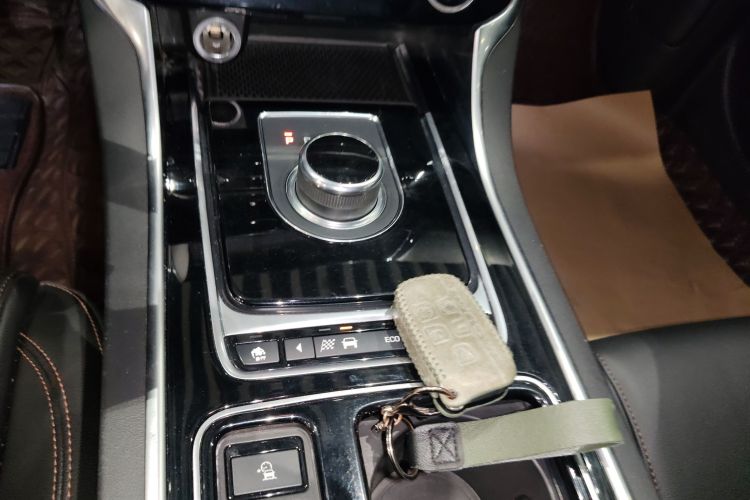 捷豹XEL 2019款 2.0T 200PS 尊享版中控内饰18