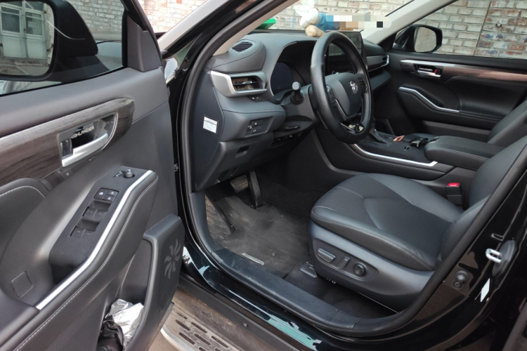 丰田 汉兰达 2024款 2.5L智能电混双擎四驱尊贵版 7座中控内饰20