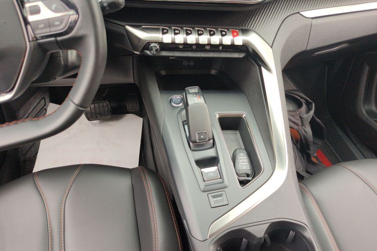 标致4008 2019款 350THP 尝先版中控内饰18