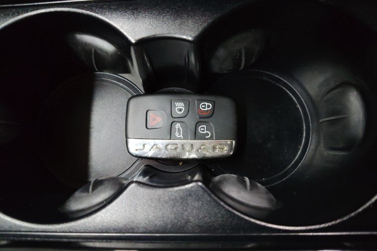 捷豹F-PACE 2016款 3.0 SC 四驱R-Sport运动版中控内饰7001