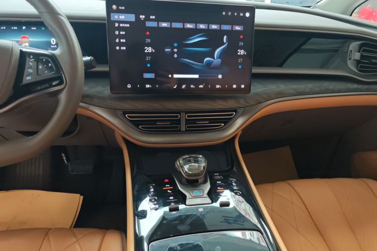 腾势D9 2022款 DM-i 1040 尊贵型局部细节16