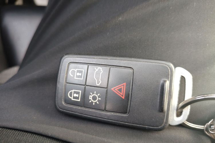 沃尔沃V40 2018款 T3 智雅版中控内饰11