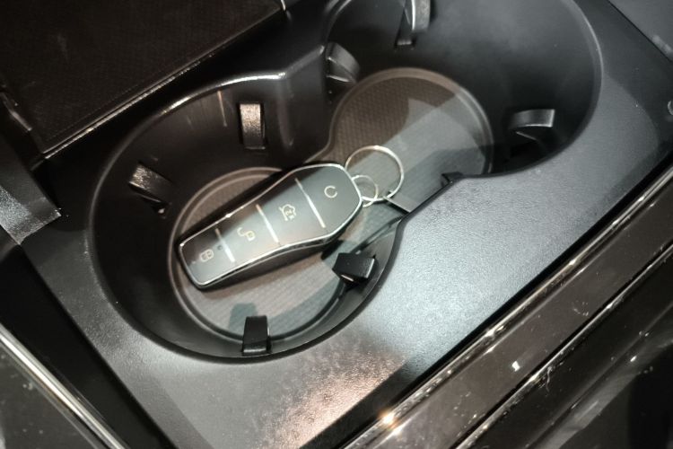 比亚迪 汉 2025款 DM-i 125KM尊贵型中控内饰11