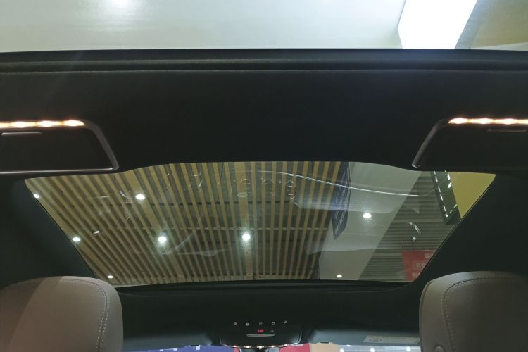 奔驰E级 2021款 E 300 L 运动豪华型中控内饰22