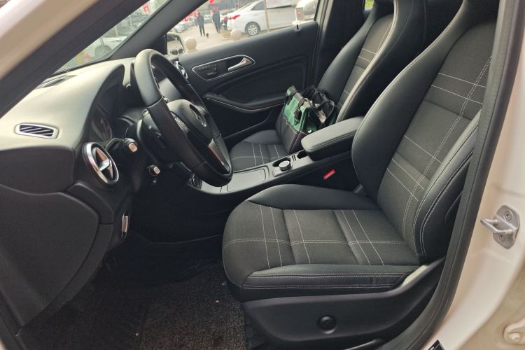 奔驰A级(进口) 2015款 A 200 时尚型局部细节19