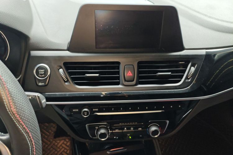 宝马1系 2018款 118i 运动型中控内饰16