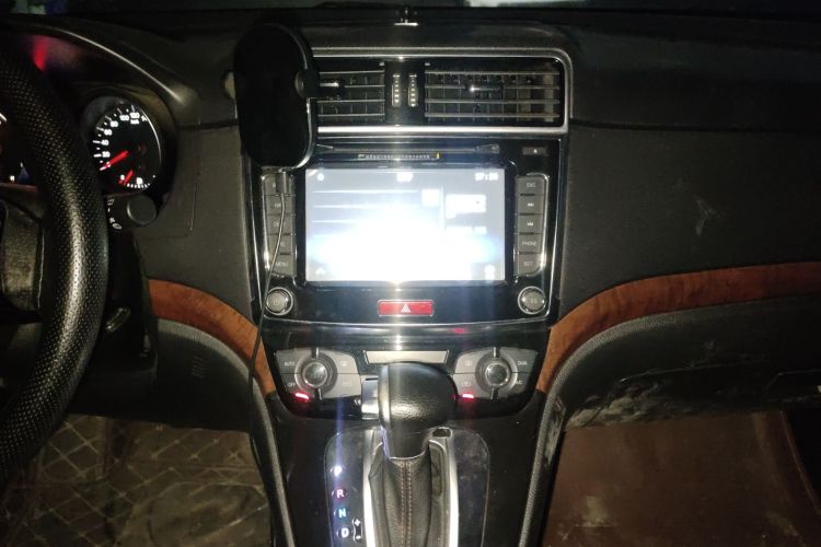 哈弗H6 2014款 运动版 2.4L 自动精英型中控内饰16