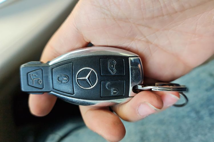 奔驰V级 2020款 V 260 尊贵版中控内饰11